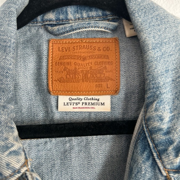 Levi's Classic Denim Jacket in Light Blue - Picture 2 of 5